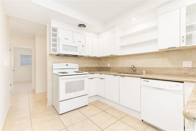 7223 Kuahono Street, Honolulu, HI 96825