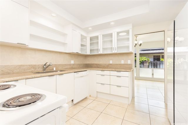 7223 Kuahono Street, Honolulu, HI 96825