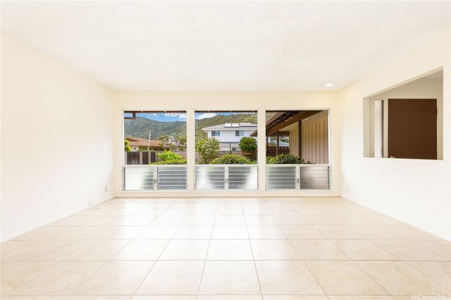 7223 Kuahono Street, Honolulu, HI 96825