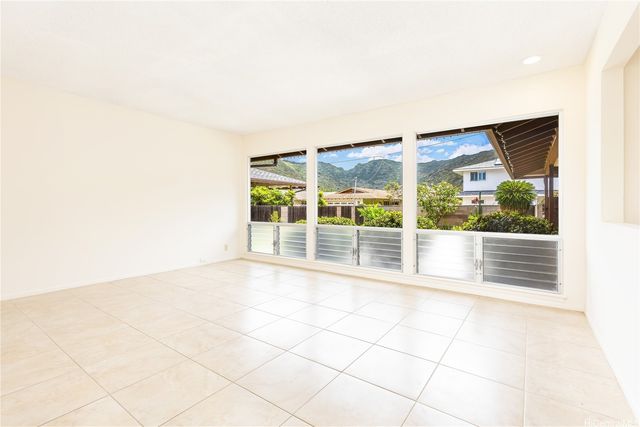 7223 Kuahono Street, Honolulu, HI 96825