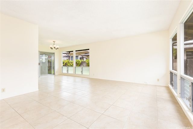 7223 Kuahono Street, Honolulu, HI 96825