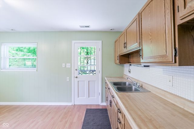 621 S 4th Avenue, Beech Grove, IN 46107