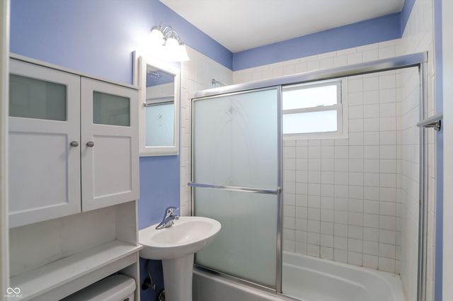 621 S 4th Avenue, Beech Grove, IN 46107