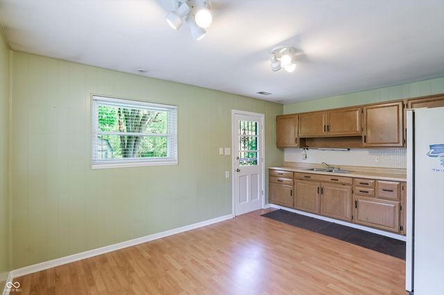 621 S 4th Avenue, Beech Grove, IN 46107