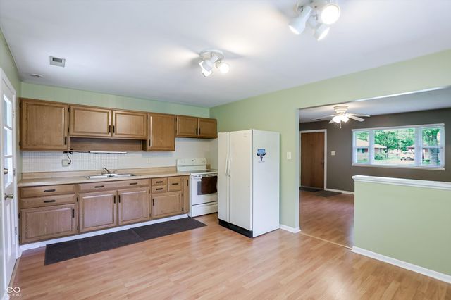 621 S 4th Avenue, Beech Grove, IN 46107