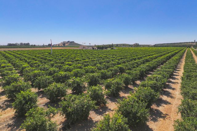 Ave. 424, Dinuba, CA 93618