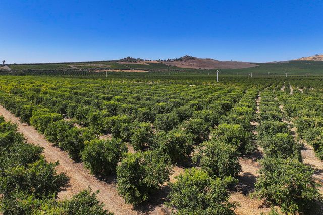 Ave. 424, Dinuba, CA 93618