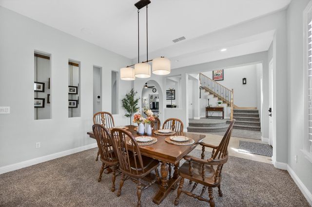 5204 Crown Bench Cir, Elk Grove, CA 95757