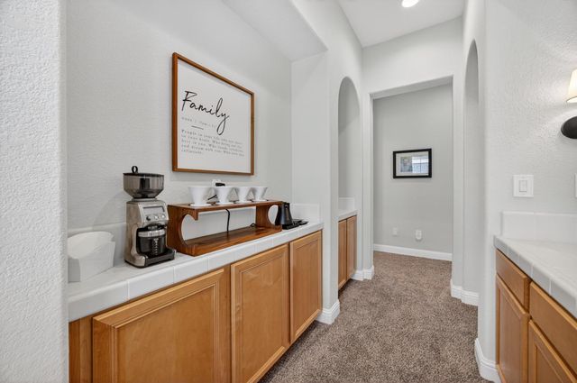 5204 Crown Bench Cir, Elk Grove, CA 95757