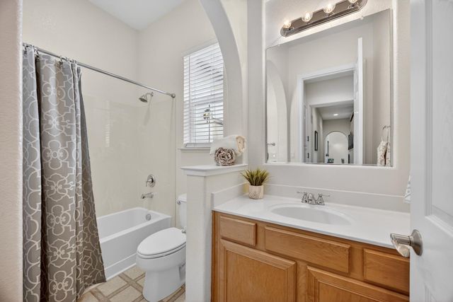 5204 Crown Bench Cir, Elk Grove, CA 95757