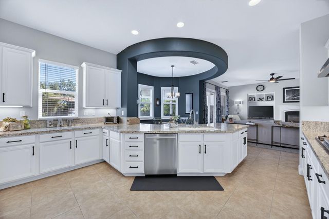 5204 Crown Bench Cir, Elk Grove, CA 95757