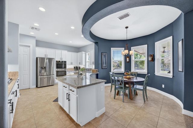 5204 Crown Bench Cir, Elk Grove, CA 95757