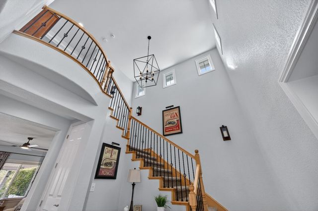 5204 Crown Bench Cir, Elk Grove, CA 95757