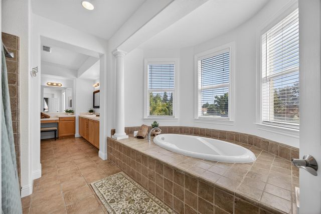 5204 Crown Bench Cir, Elk Grove, CA 95757