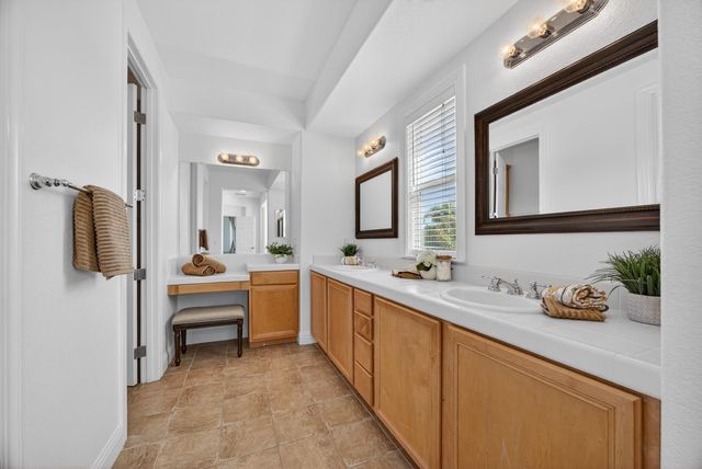 5204 Crown Bench Cir, Elk Grove, CA 95757