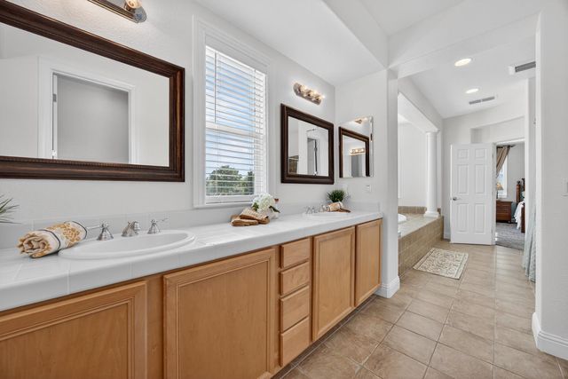 5204 Crown Bench Cir, Elk Grove, CA 95757