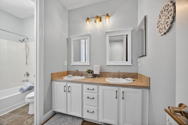 5204 Crown Bench Cir, Elk Grove, CA 95757