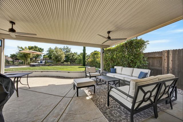 5204 Crown Bench Cir, Elk Grove, CA 95757