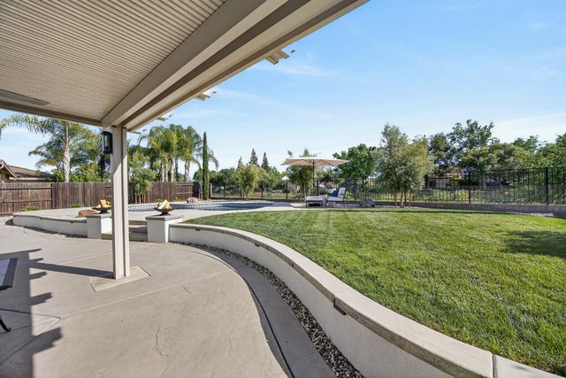 5204 Crown Bench Cir, Elk Grove, CA 95757