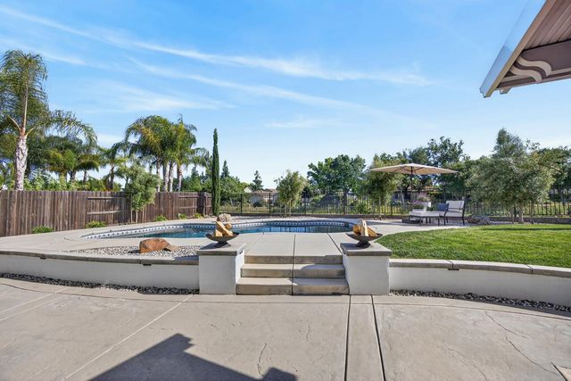 5204 Crown Bench Cir, Elk Grove, CA 95757