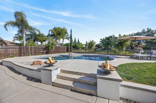 5204 Crown Bench Cir, Elk Grove, CA 95757