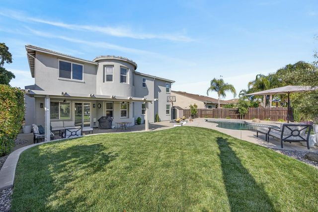 5204 Crown Bench Cir, Elk Grove, CA 95757