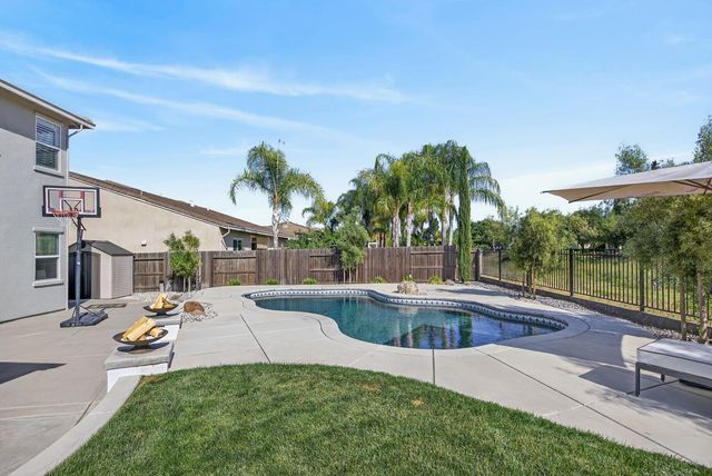 5204 Crown Bench Cir, Elk Grove, CA 95757