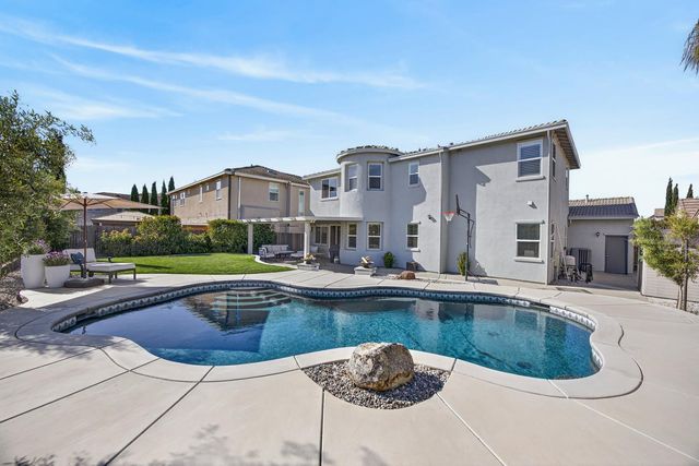 5204 Crown Bench Cir, Elk Grove, CA 95757