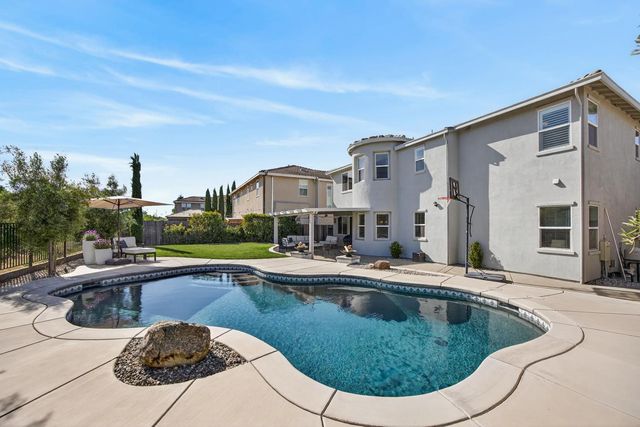 5204 Crown Bench Cir, Elk Grove, CA 95757