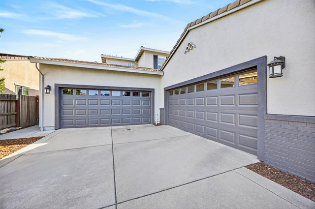5204 Crown Bench Cir, Elk Grove, CA 95757