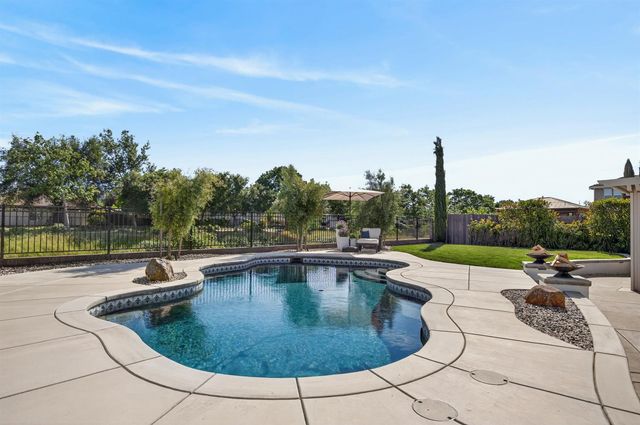 5204 Crown Bench Cir, Elk Grove, CA 95757