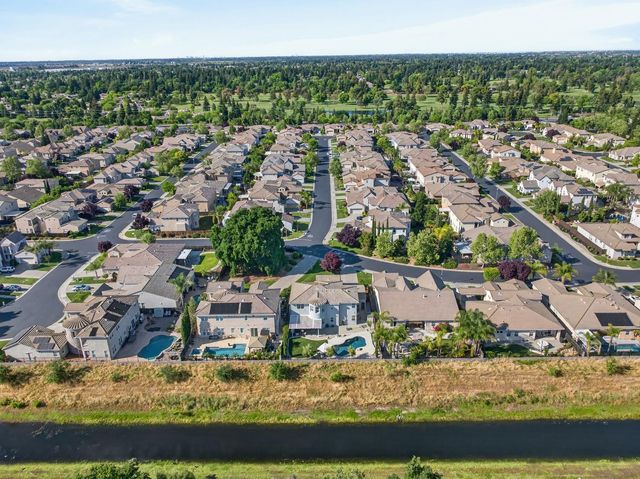 5204 Crown Bench Cir, Elk Grove, CA 95757