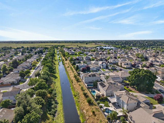 5204 Crown Bench Cir, Elk Grove, CA 95757