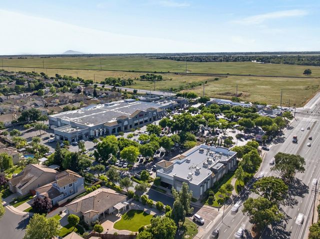 5204 Crown Bench Cir, Elk Grove, CA 95757