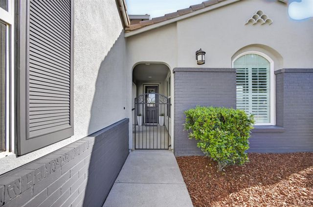 5204 Crown Bench Cir, Elk Grove, CA 95757