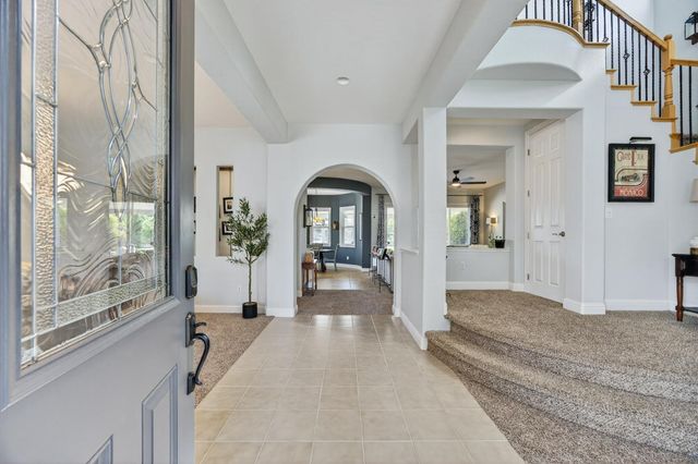 5204 Crown Bench Cir, Elk Grove, CA 95757