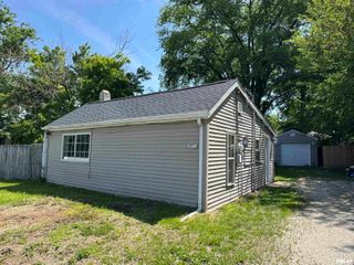 1207 1/2 S 12TH Street, Pekin, IL 61554