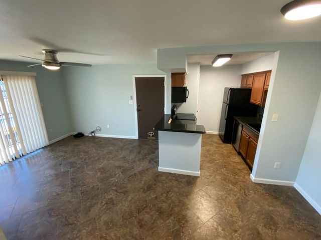 904 University Oaks Boulevard 118, College Station, TX 77840