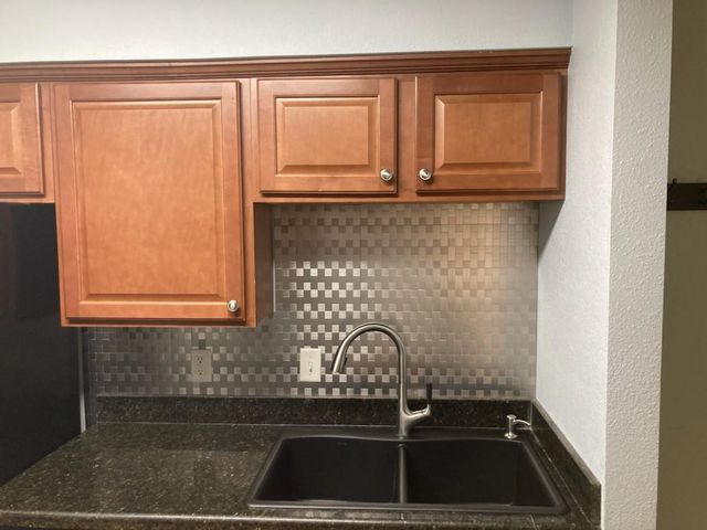 904 University Oaks Boulevard 118, College Station, TX 77840