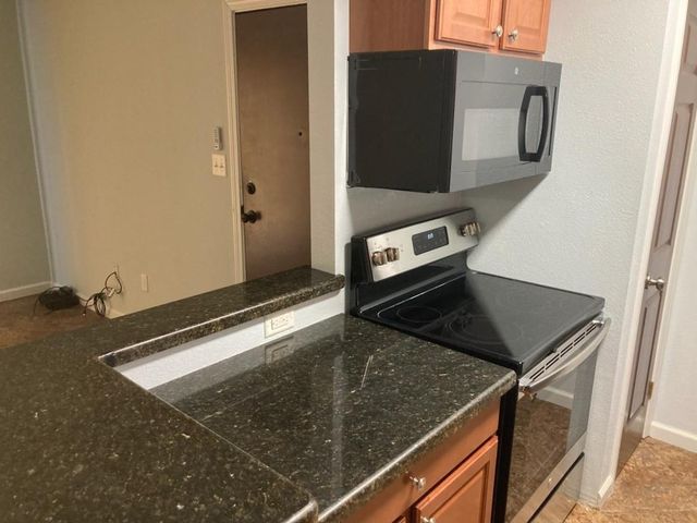 904 University Oaks Boulevard 118, College Station, TX 77840