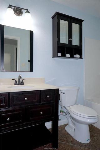 904 University Oaks Boulevard 118, College Station, TX 77840