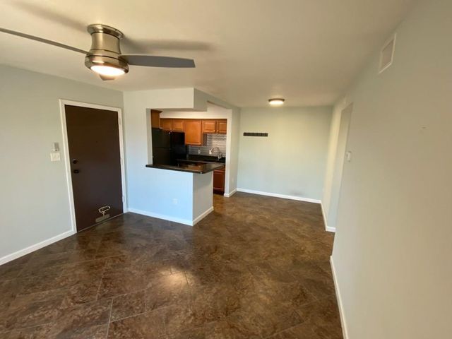 904 University Oaks Boulevard 118, College Station, TX 77840