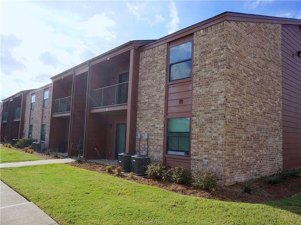 904 University Oaks Boulevard 118, College Station, TX 77840