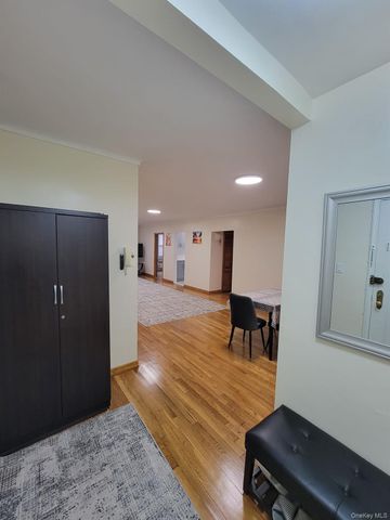 64-41 Saunders Street 410, Rego Park, NY 11374