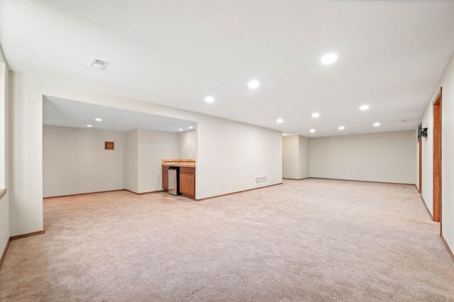 2767 N Woodridge Ct, Wichita, KS 67226