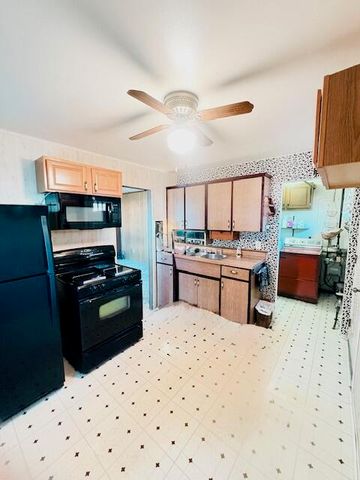 2735 Margaret Street, Melvindale, MI 48122