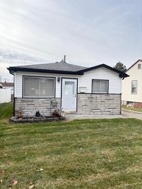 2735 Margaret Street, Melvindale, MI 48122