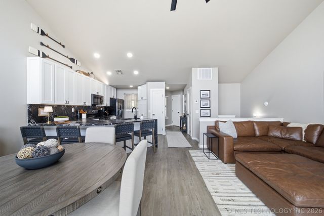 603 Villa Vista Drive, Pryor, OK 74361