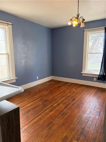 912 S 14th Street, St Joseph, MO 64503