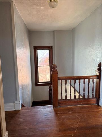 912 S 14th Street, St Joseph, MO 64503